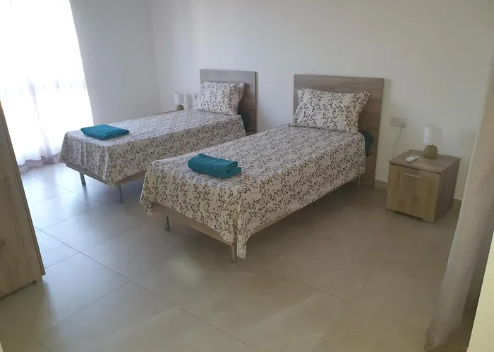 Gazde/Camere de închiriat Flight *