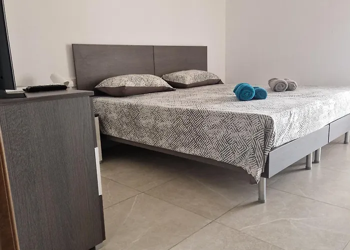 Flight Gazde/Camere de închiriat Kirkop